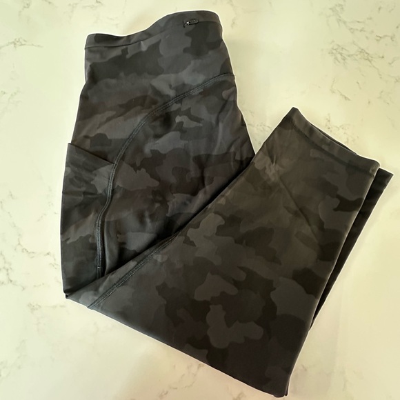 🖤lululemon🖤Swift Speed High Rise Crop 21”, Heritage 365 Camo Deep, Size 16 - Picture 14 of 16